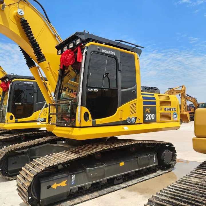 2021 Komatsu PC200-8 Crawler Excavator
