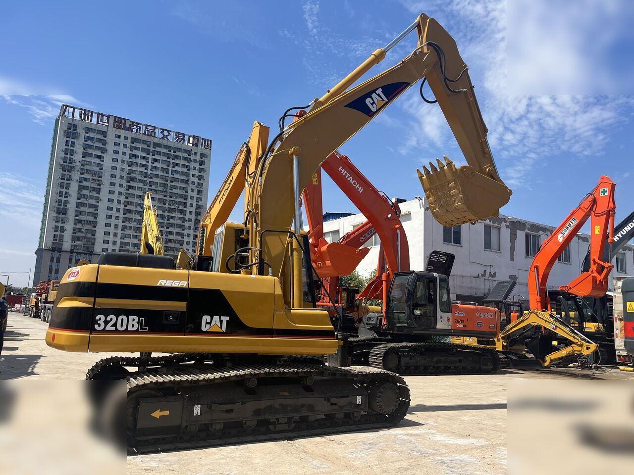 2022 Caterpillar 320BL Crawler Excavator