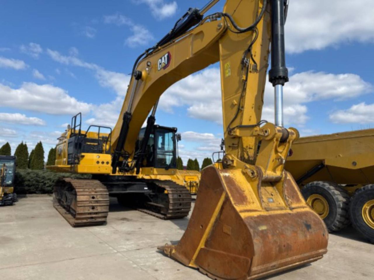 2022 Caterpillar 374 Crawler Excavator