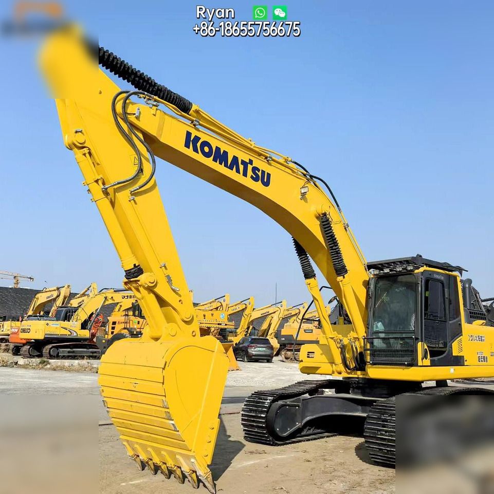 2022 Komatsu PC300 LC-8M0 crawler excavator, side profile view 2022 Komatsu PC300 LC-8M0 crawler excavator, side profile view