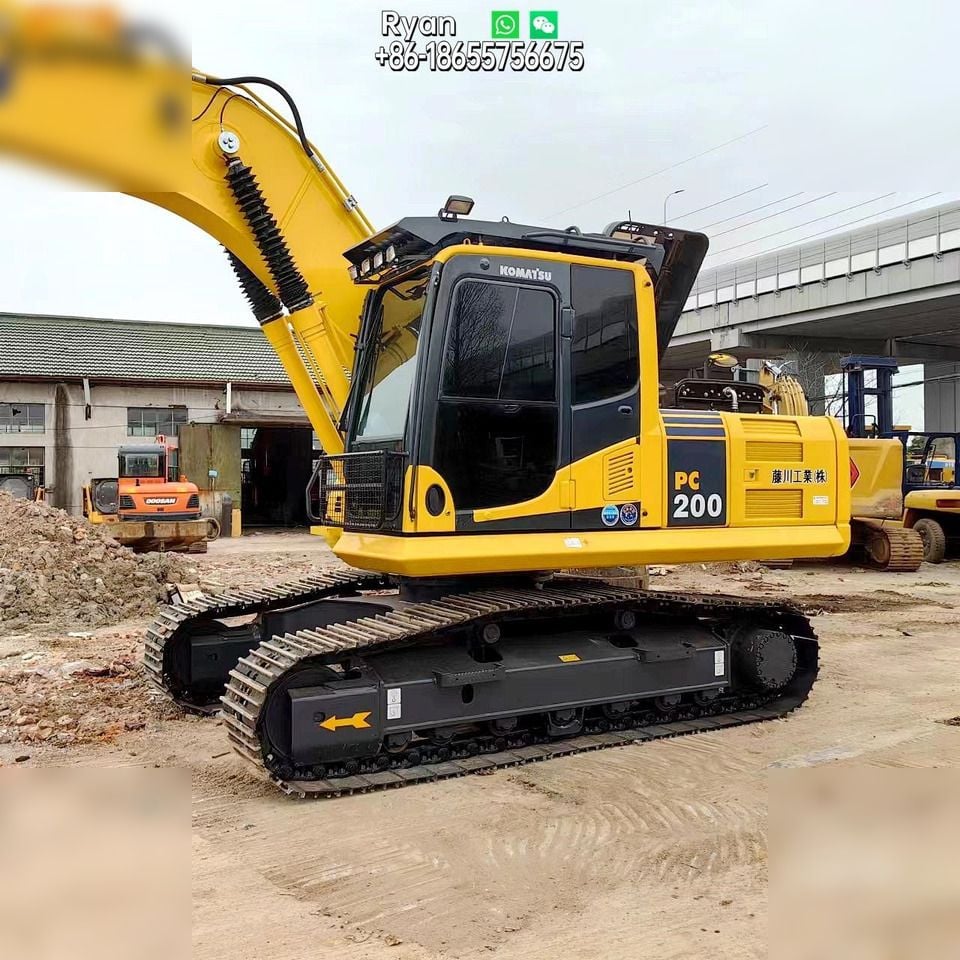 2022 Komatsu PC200-8 koparka gąsienicowa, widok z boku 2022 Komatsu PC200-8 koparka gąsienicowa, widok z boku