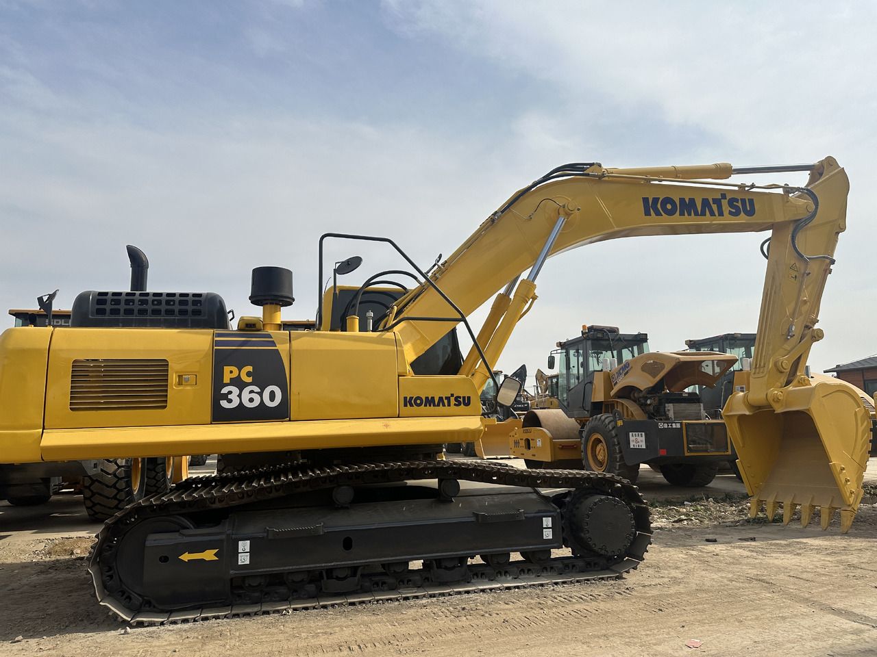 2022 Komatsu PC360 crawler excavator side view 2022 Komatsu PC360 crawler excavator side view