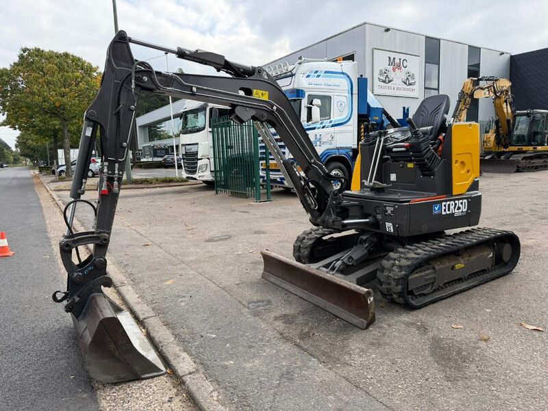 2022 Volvo ECR25D Mini Excavator