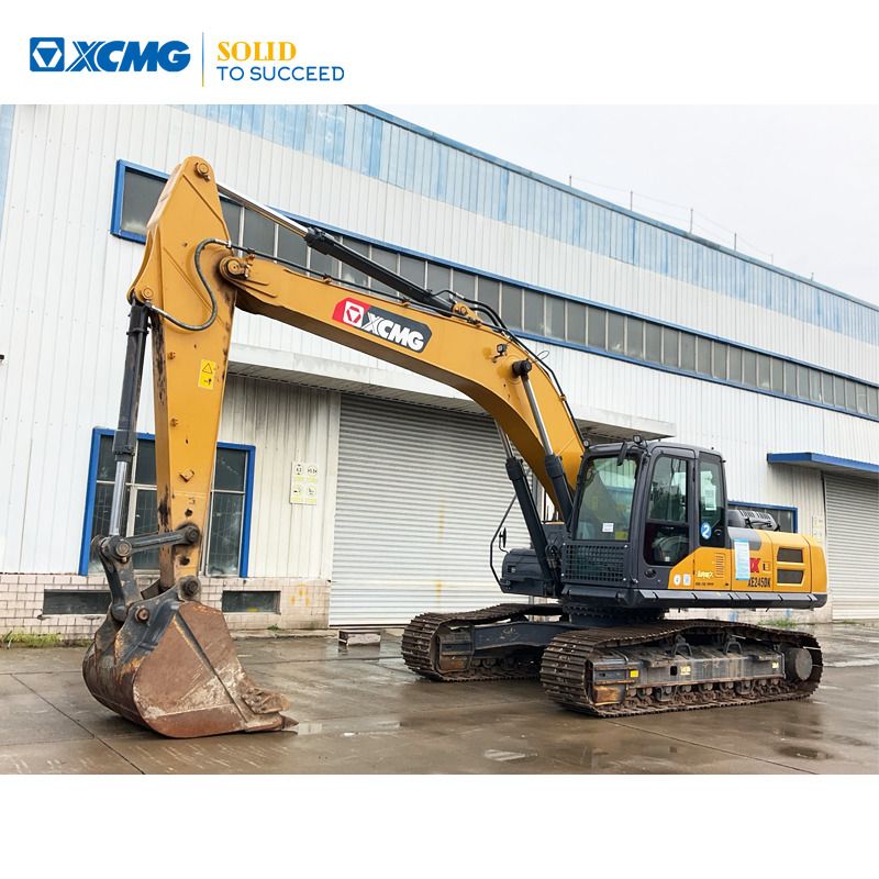 2022 XCMG XE245DK crawler excavator, side view 2022 XCMG XE245DK crawler excavator, side view