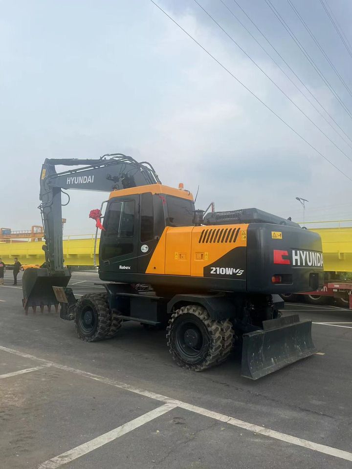 2023 Hyundai R210W-9S wheel excavator, rear three-quarter view 2023 Hyundai R210W-9S wheel excavator, rear three-quarter view