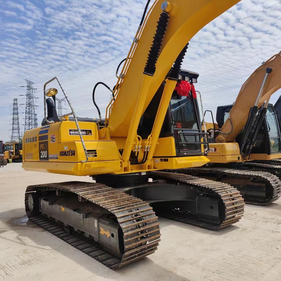 2023 Komatsu PC200 crawler excavator, rear three-quarter view 2023 Komatsu PC200 crawler excavator, rear three-quarter view