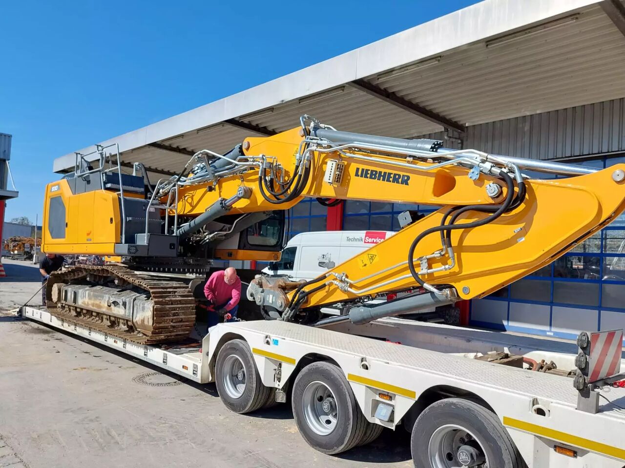 2023 Liebherr R 930 Crawler Excavator