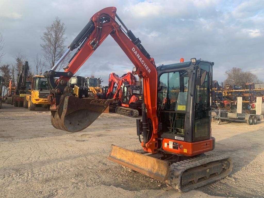 2023 XCMG XE27E mini excavator, side view 2023 XCMG XE27E mini excavator, side view