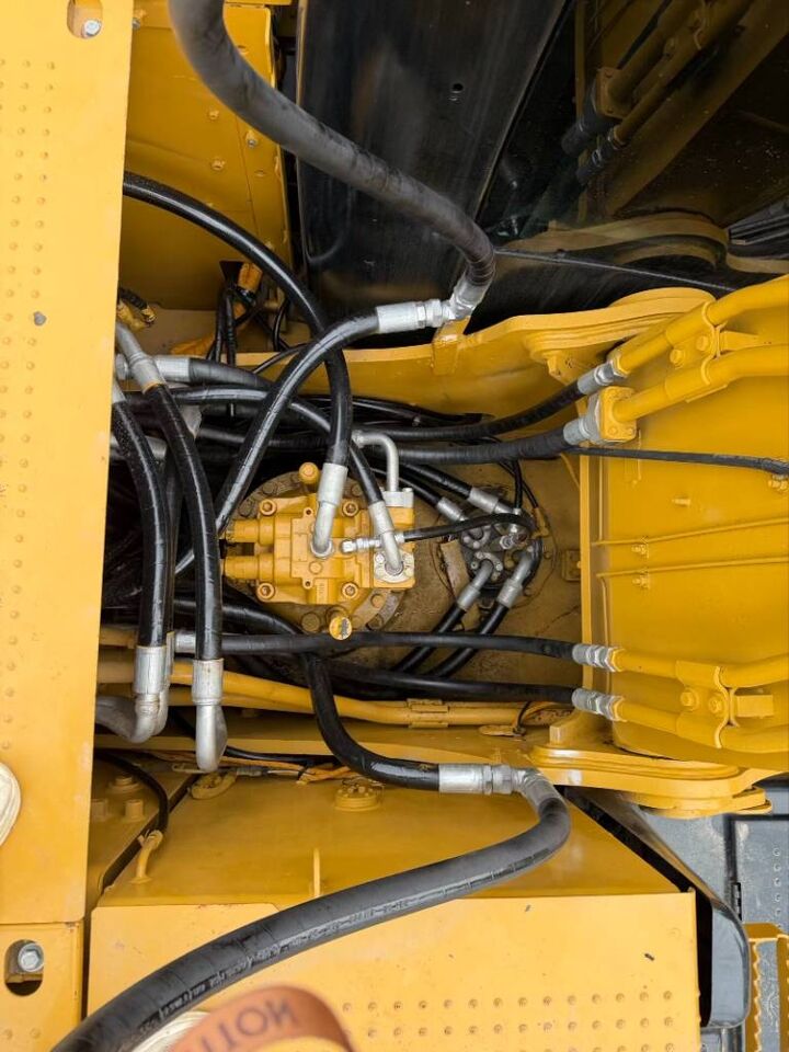2024 Caterpillar 323D2L Crawler Excavator