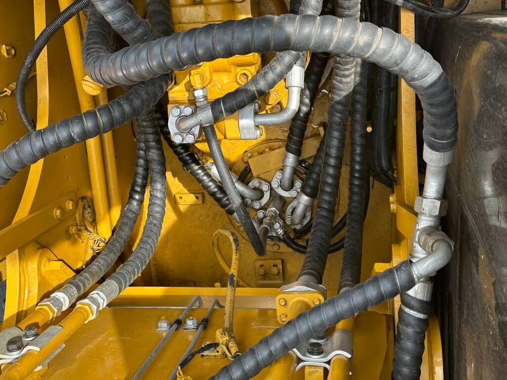 2024 Caterpillar 323D2L Crawler Excavator