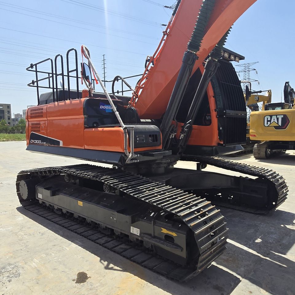 2024 Doosan DX300LC-5 crawler excavator, rear three-quarter view 2024 Doosan DX300LC-5 crawler excavator, rear three-quarter view