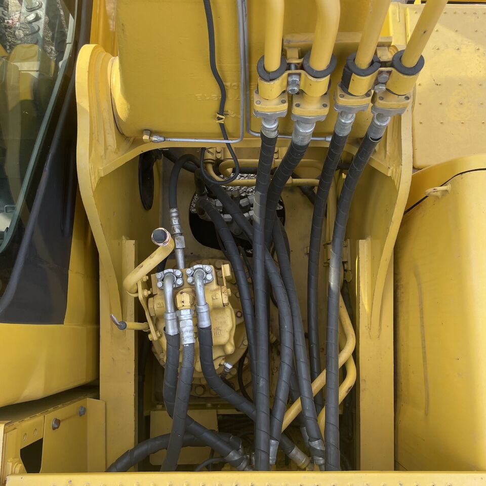 2024 Komatsu PC220-8 Crawler Excavator