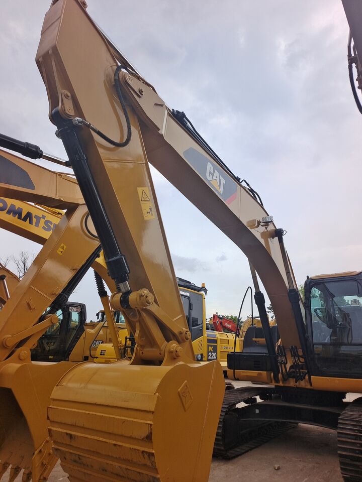 2025 Caterpillar 320D Crawler Excavator