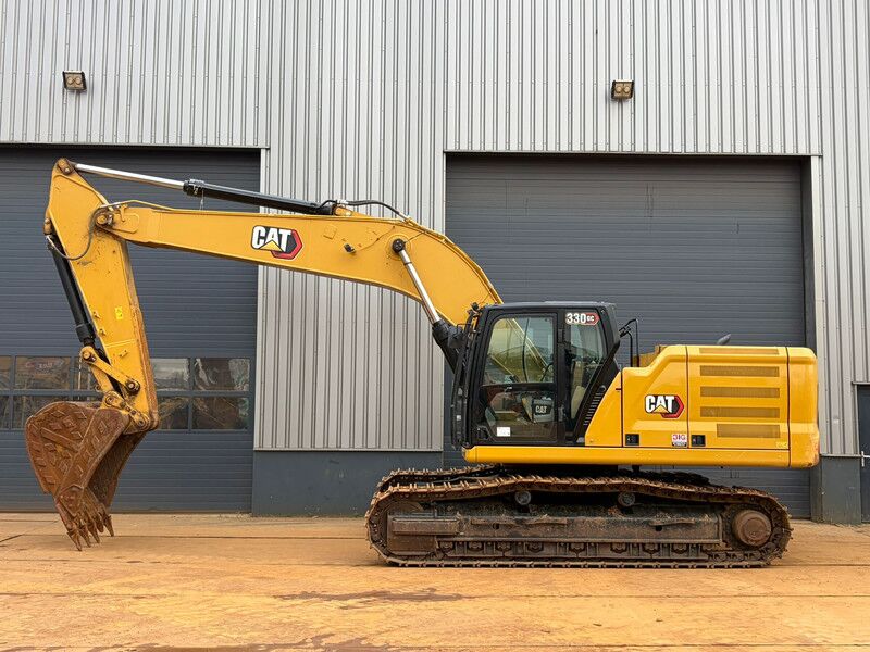 2025 Caterpillar 330GC crawler excavator side view 2025 Caterpillar 330GC crawler excavator side view