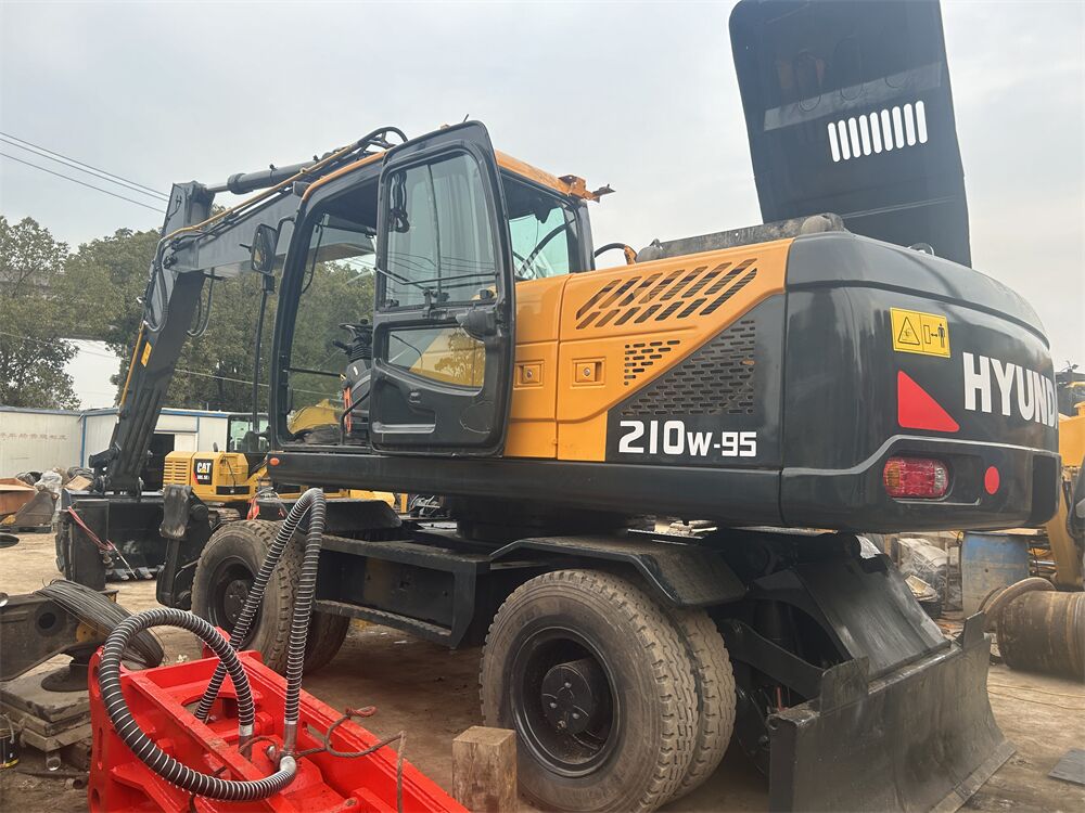 2025 Hyundai R210W-9 Wheel Excavator
