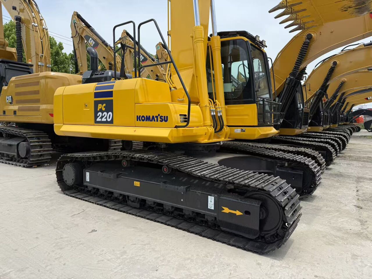 2025 Komatsu PC220-8 Crawler Excavator