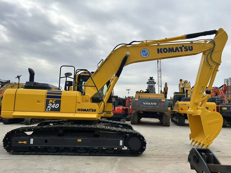 2025 Komatsu PC240LC-8 Crawler Excavator 2025 Komatsu PC240LC-8 Crawler Excavator