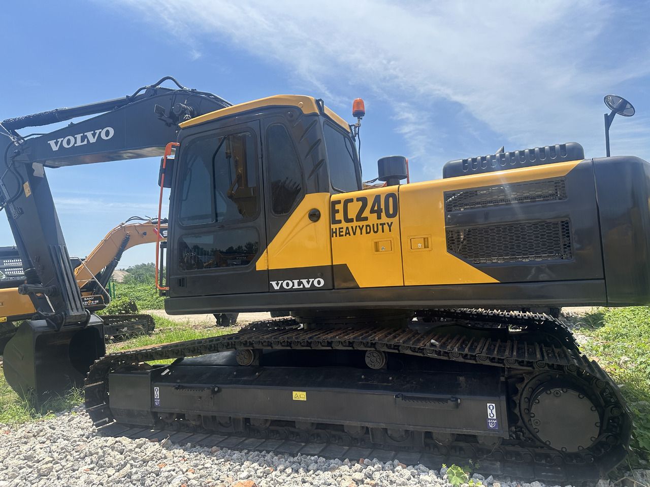 2025 Volvo EC240 crawler excavator side view 2025 Volvo EC240 crawler excavator side view