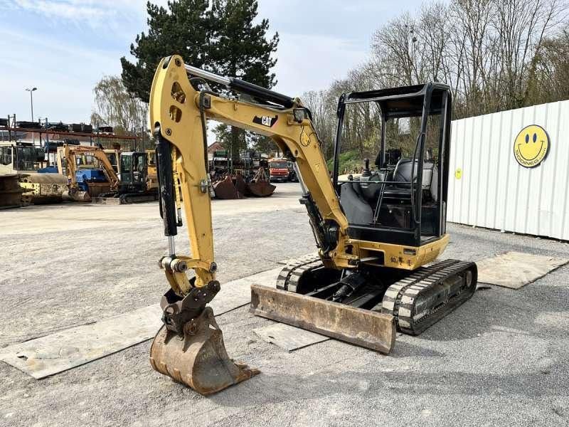 Miniexcavadora Caterpillar 302.7DCR de 2016