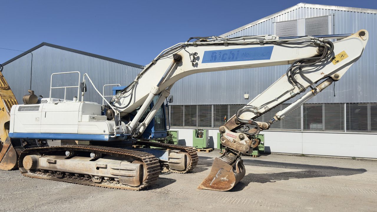 2015 Hyundai HX330 crawler excavator, side view
