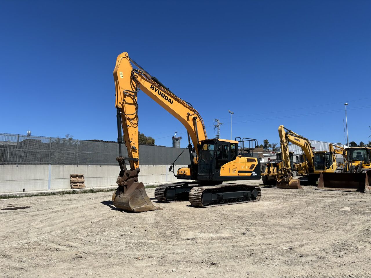 2019 Hyundai HX220L Crawler Excavator