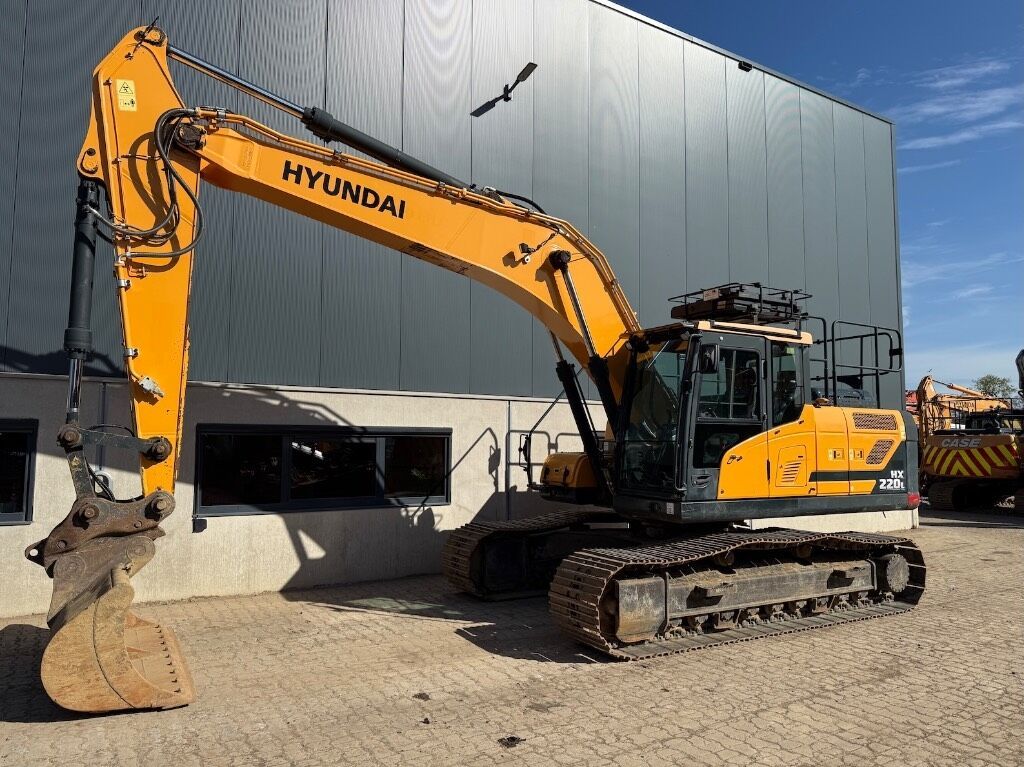 2020 Hyundai HX220L Crawler Excavator