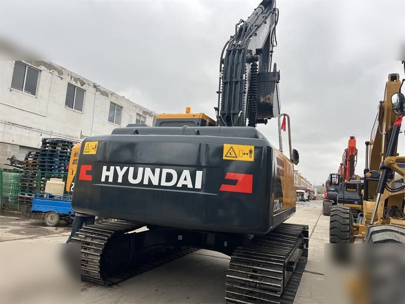 2020 Hyundai R220LC-9S Pelle sur Chenilles