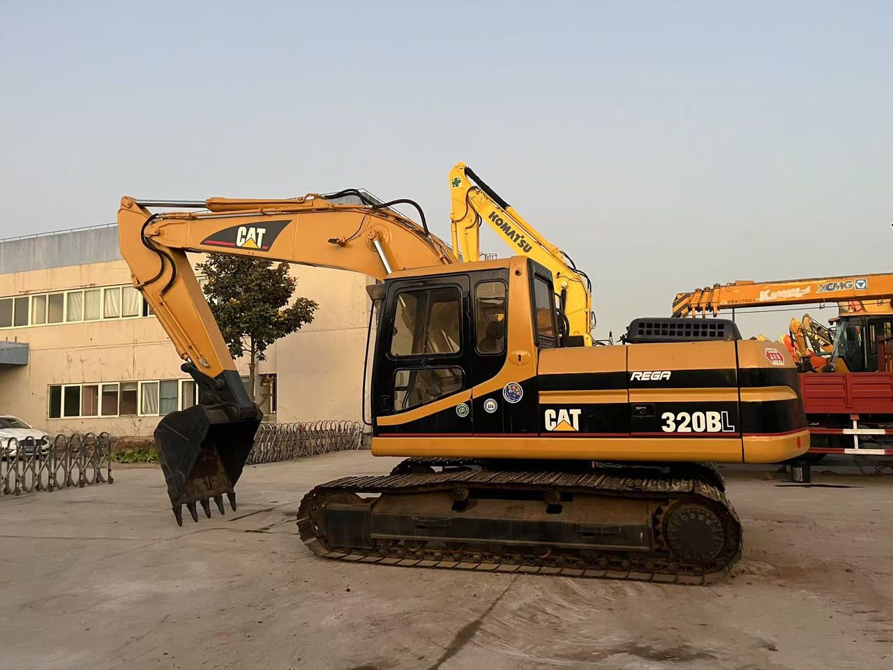 2014 Caterpillar 320BL Гусеничный экскаватор 2014 Caterpillar 320BL Гусеничный экскаватор