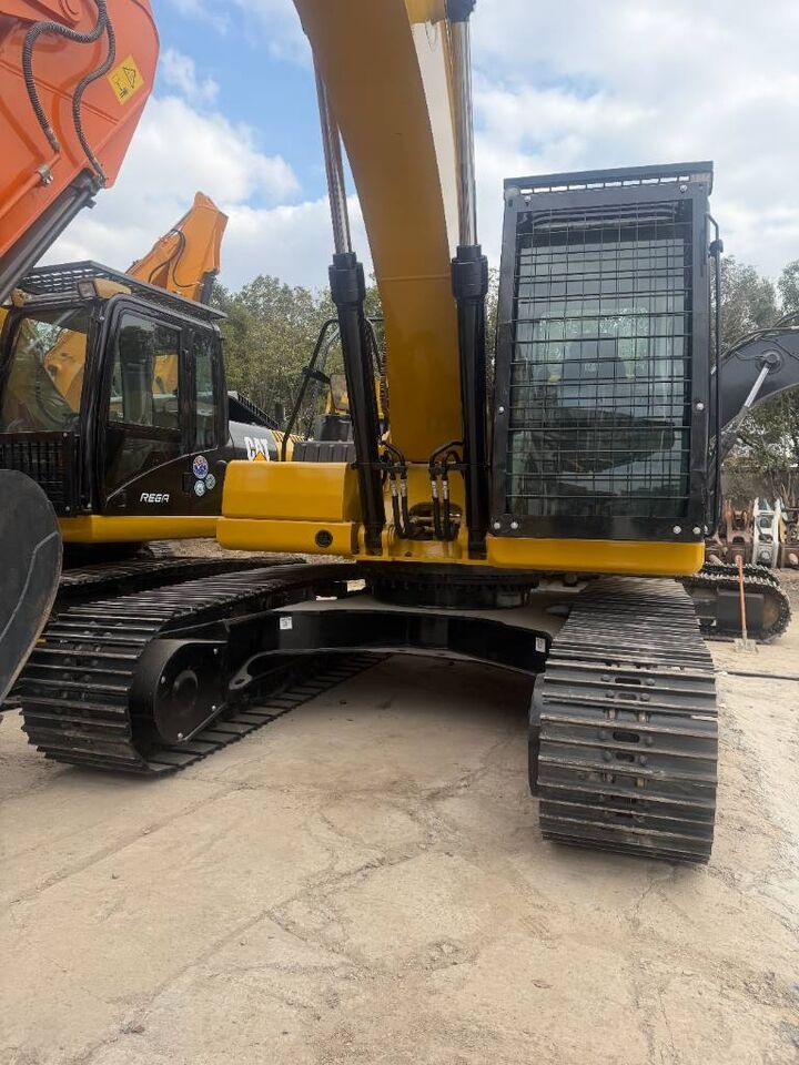 2024 Caterpillar 323 Гусеничный экскаватор