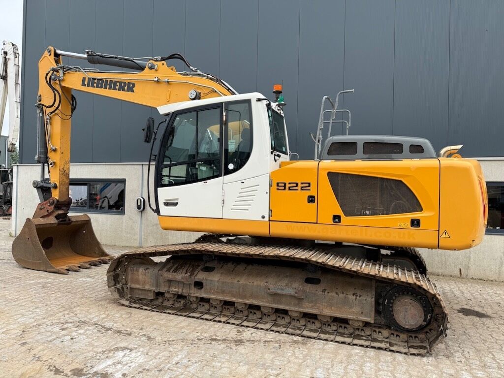 2018 Liebherr R 922 LC crawler excavator showing the 922 decal on the yellow engine housing and side service doors
