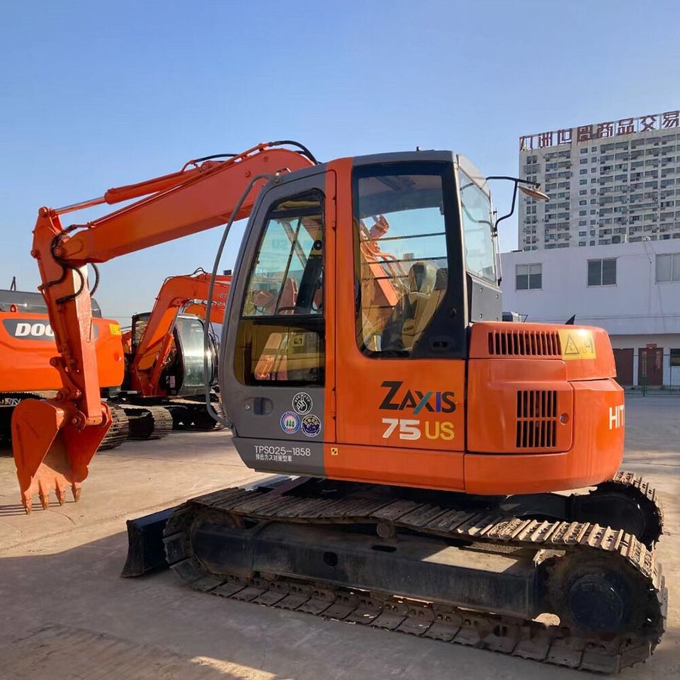 Pelle sur chenilles Hitachi ZX75US