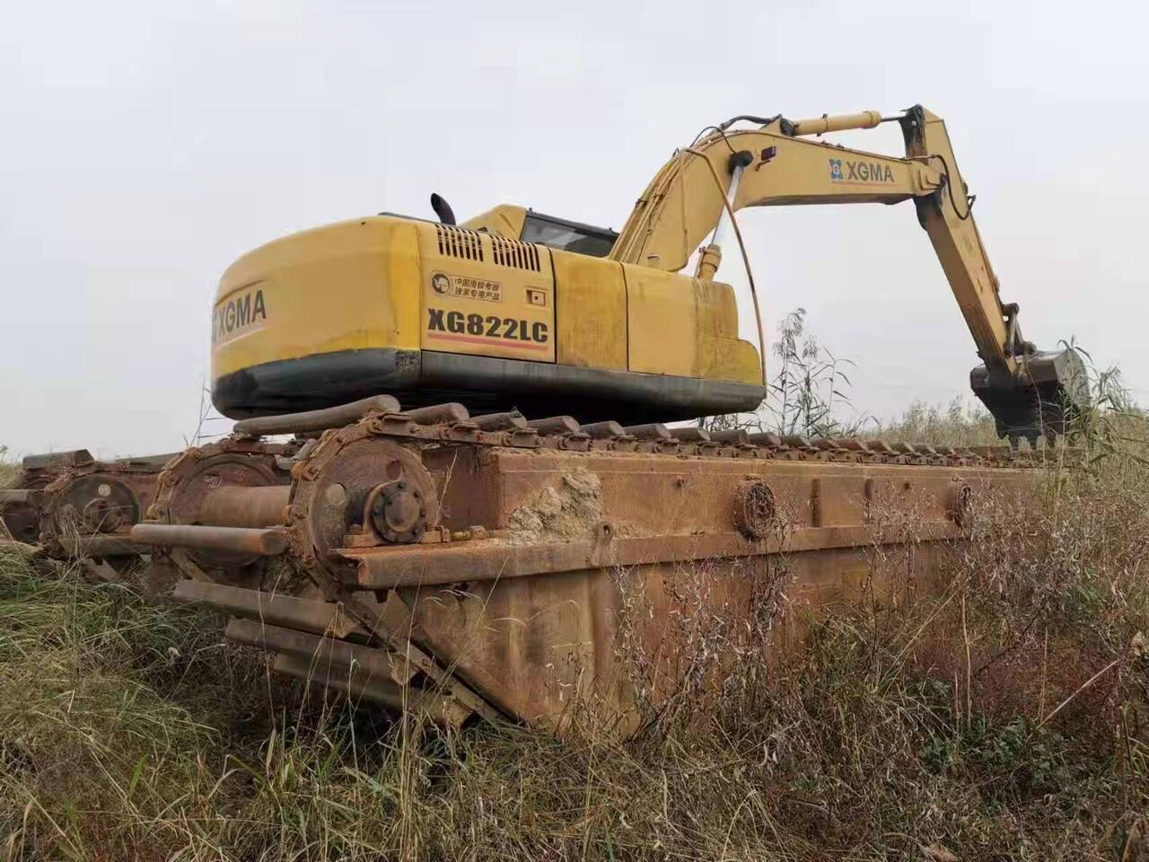 2016 XGMA XG822LC amphibious excavator, rear three-quarter view