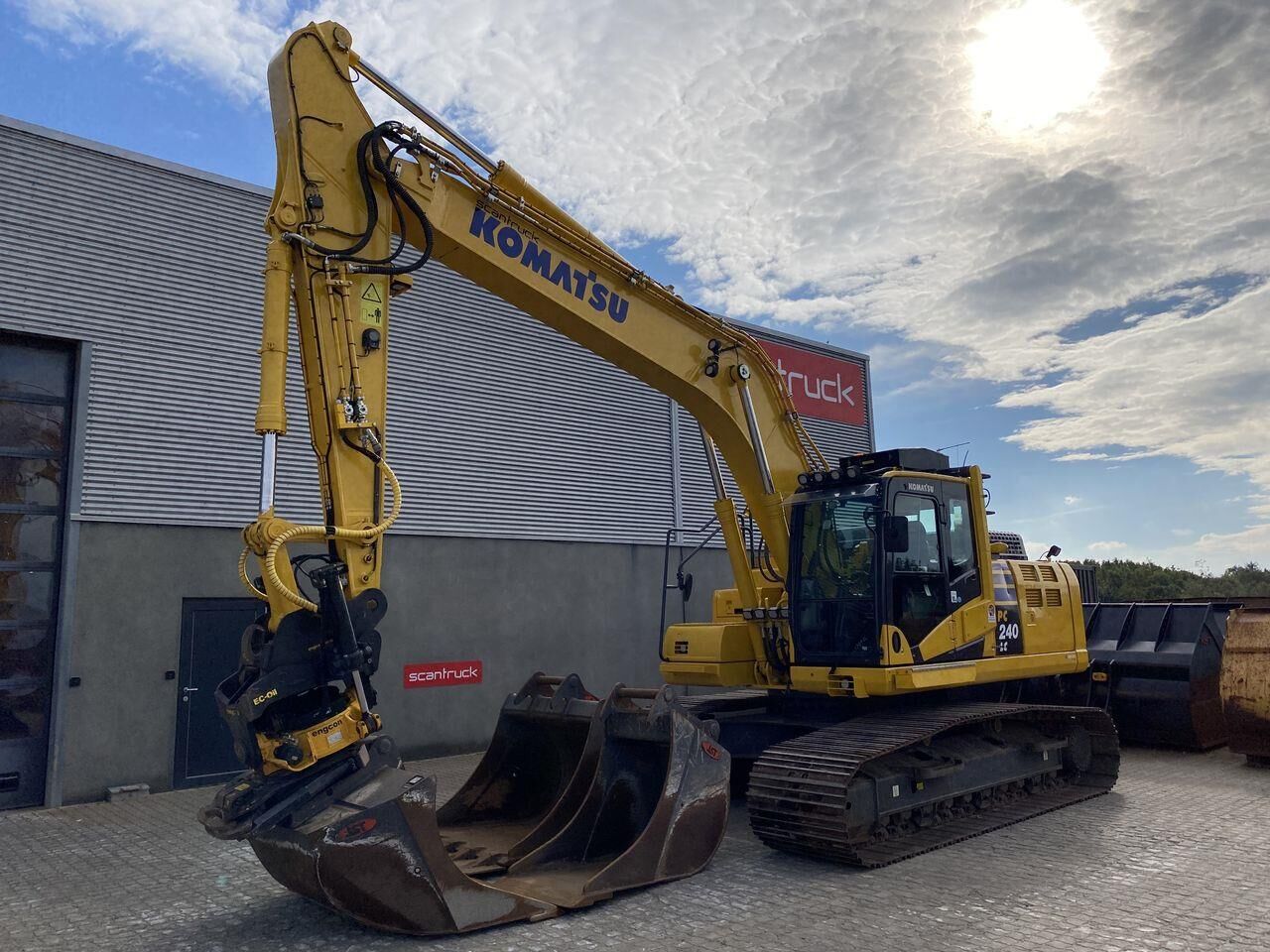 2023 Komatsu PC240LC-11 Crawler Excavator