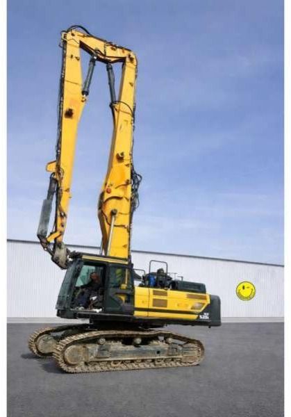 2017 Hyundai HX520L demolition excavator, side view