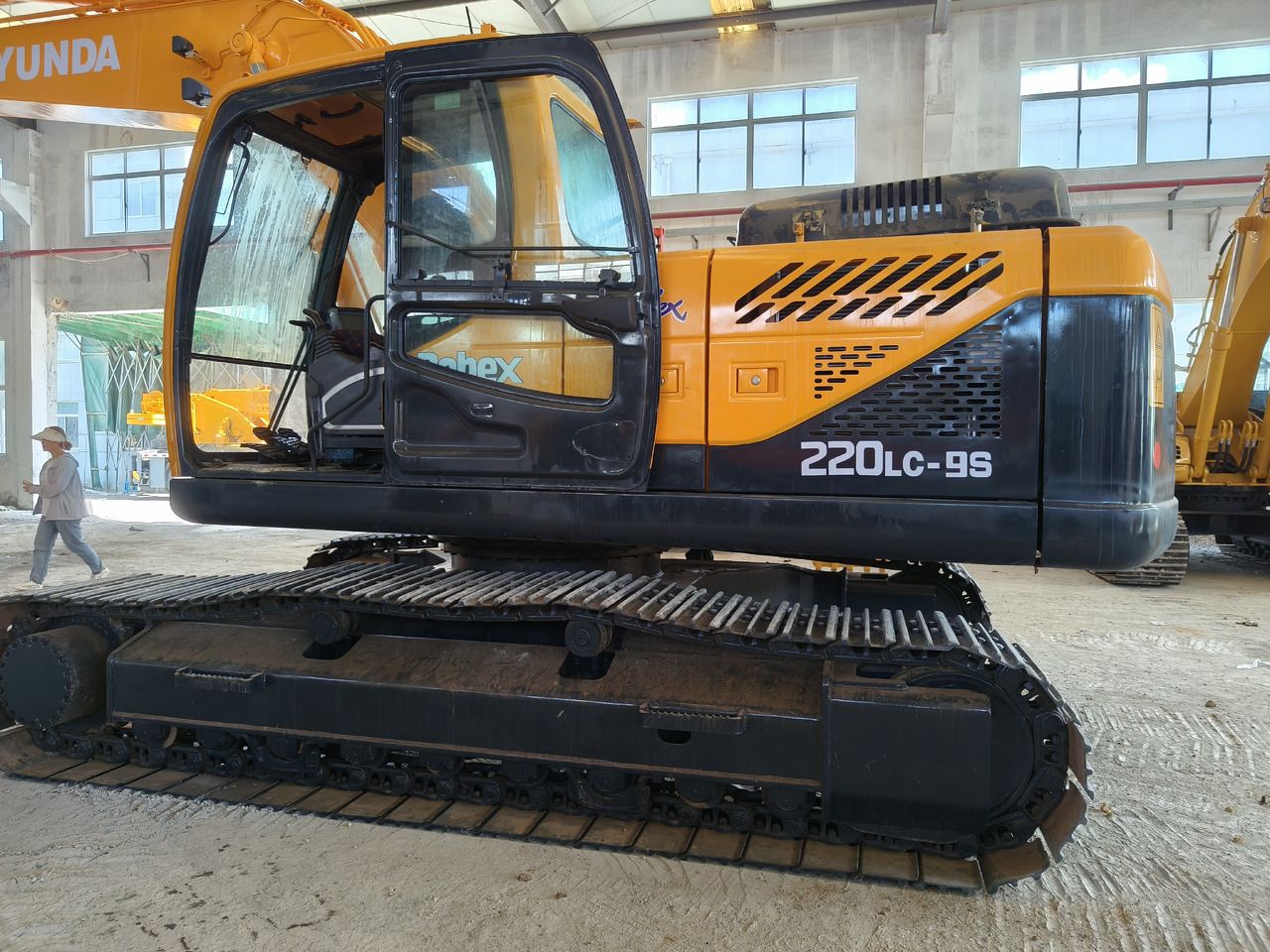 Hyundai R220LC-9S Crawler Excavator