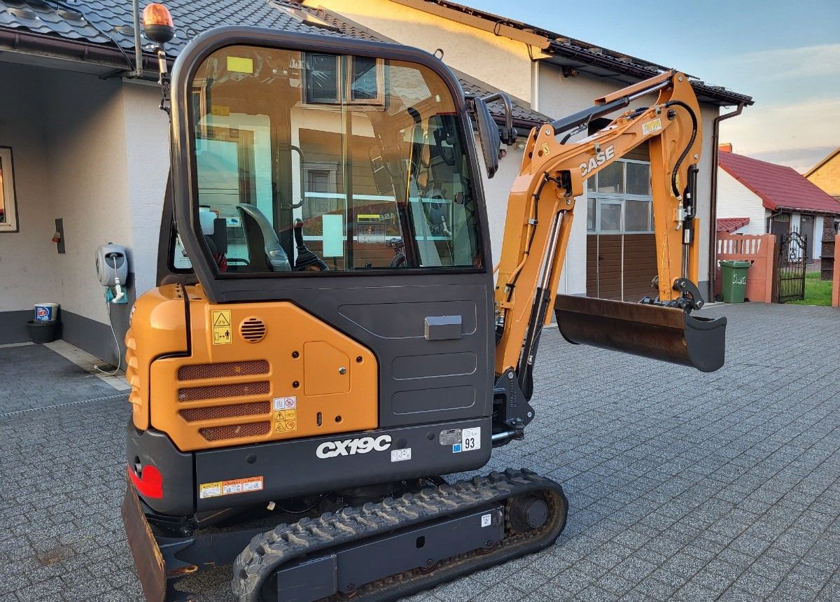 2022 CASE CX19C miniescavatore