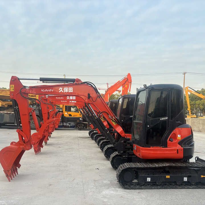 2016 Kubota crawler excavator side view 2016 Kubota crawler excavator side view