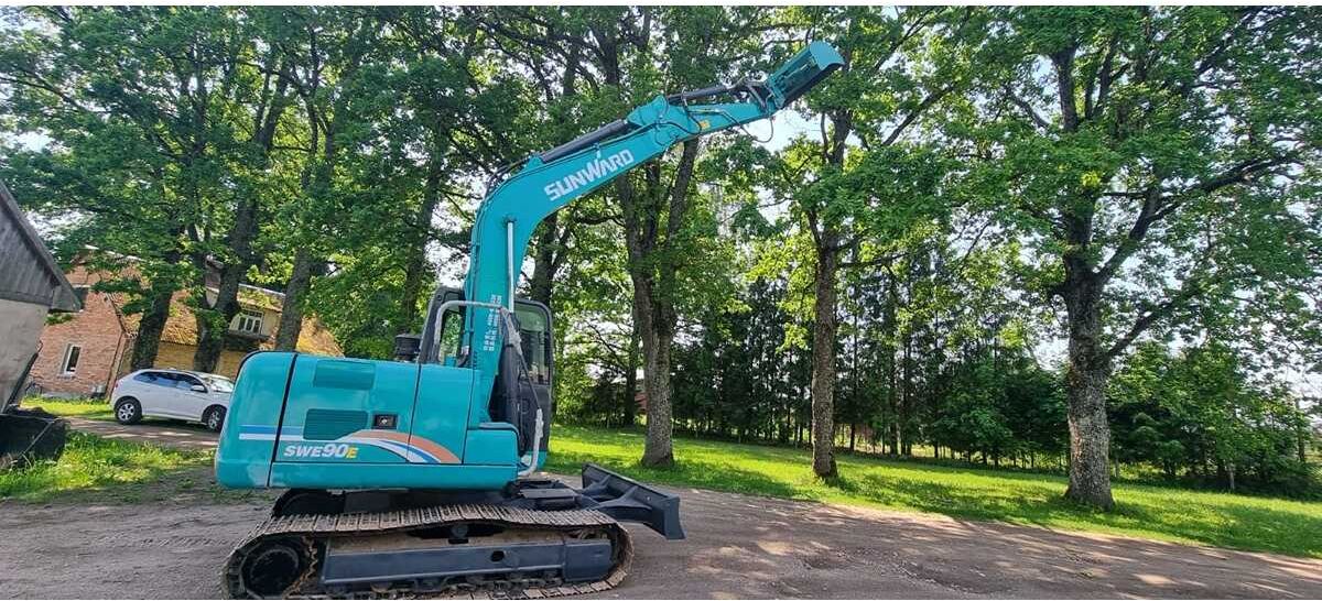 2021 Sunward SWE90E crawler excavator, side view