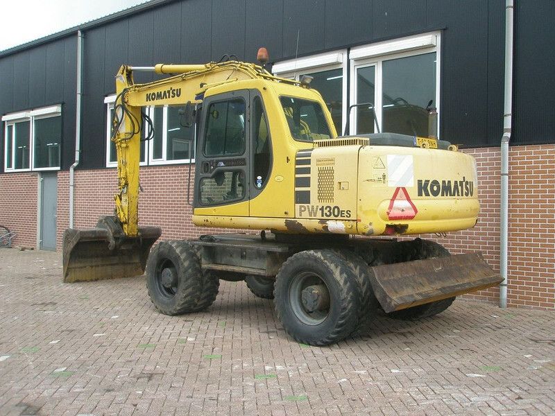 2000 Komatsu PW130ES-6K Escavadora de Rodas