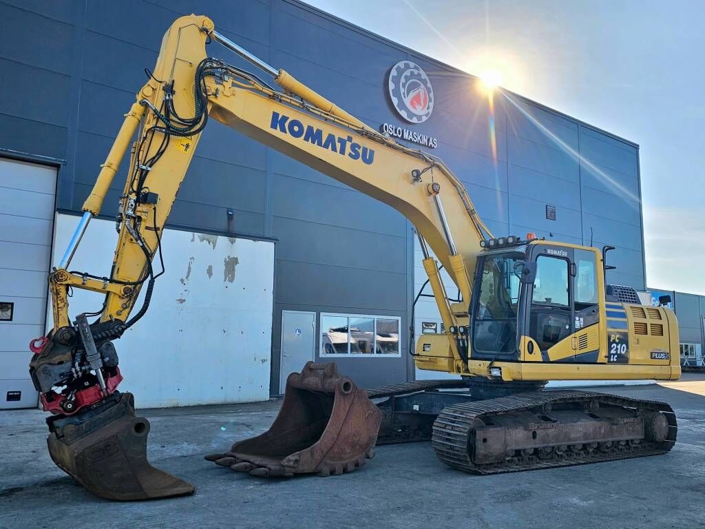 2016 Komatsu PC210LC-10 Crawler Excavator