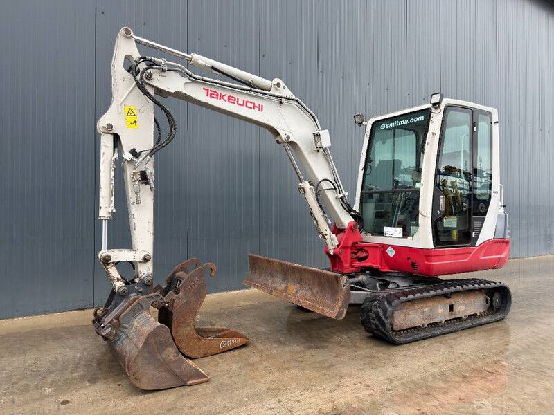 Mini escavadora Takeuchi TB235 de 2010