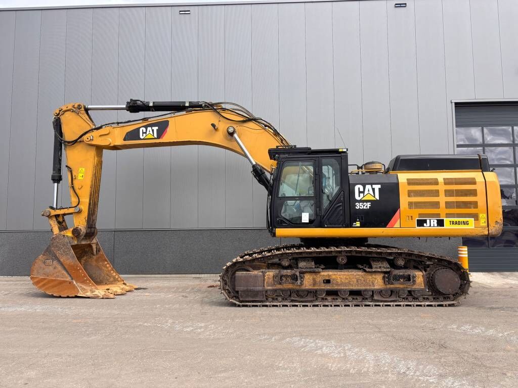 2017 Caterpillar 352F Crawler Excavator