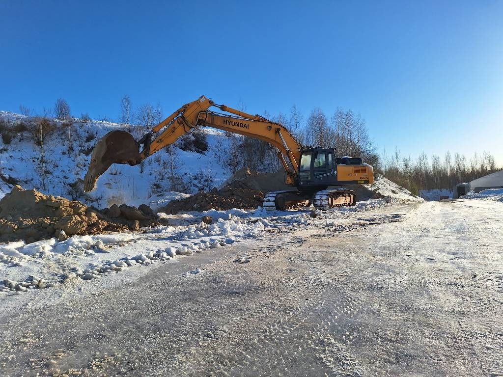 2008 Hyundai R450LC-7A crawler excavator, side profile view