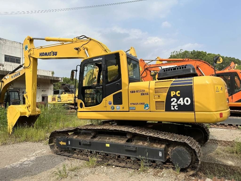 2022 Komatsu PC240LC-8 Crawler Excavator