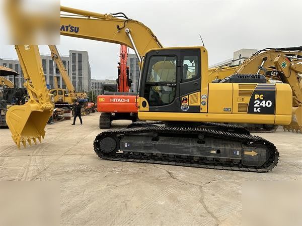 2021 Komatsu PC240LC-8 Crawler Excavator