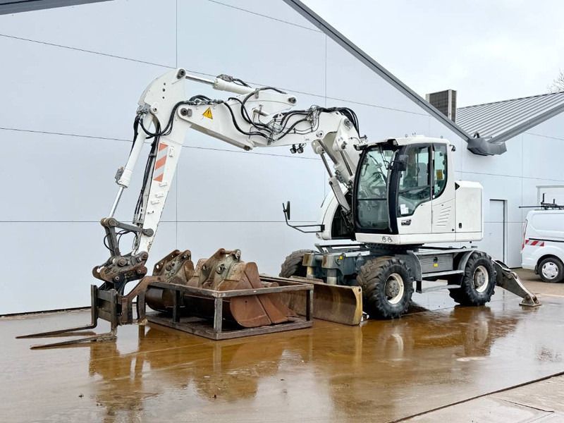 Escavadora sobre Rodas 2012 Liebherr A914 COMPACT