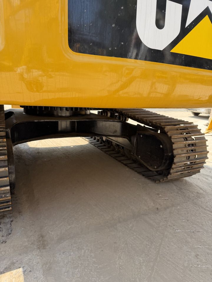 2024 Caterpillar 329D crawler excavator undercarriage view 2024 Caterpillar 329D crawler excavator undercarriage view