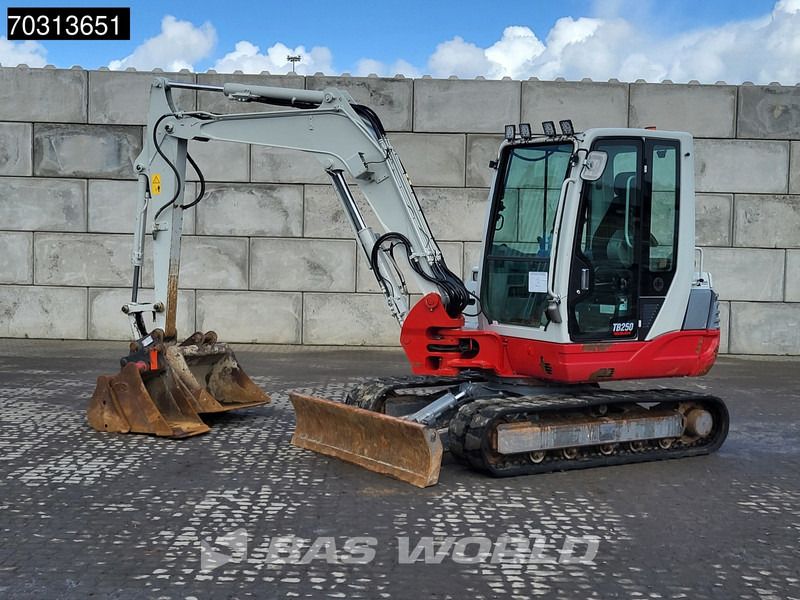 2018 Takeuchi TB250 Mini Ekskavatör