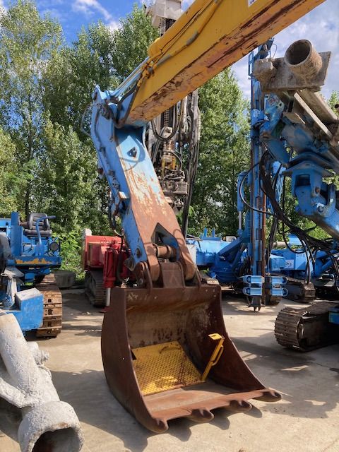 1993 Atlas 1804 LC crawler excavator boom and bucket detail
