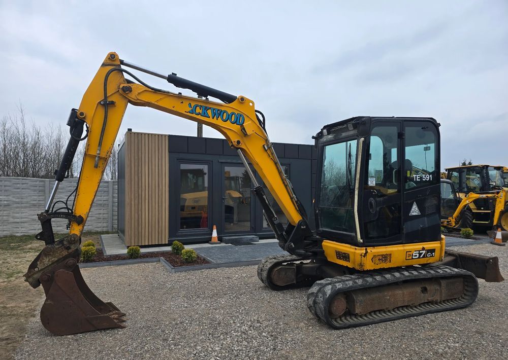 Excavator pe șenile JCB (2017)